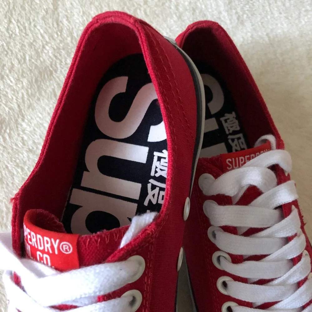 Superdry Red canvas sneaker New w box - Picture 2 of 7